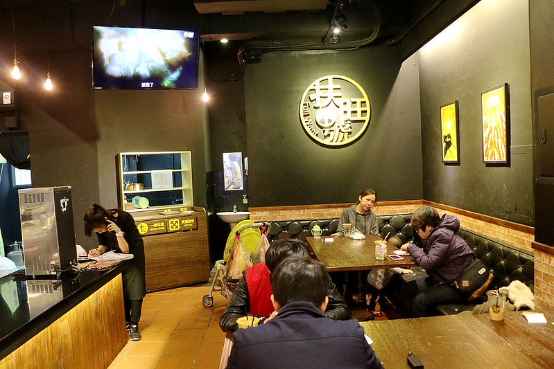 20251108-8ur9a 20251108-8ur9a