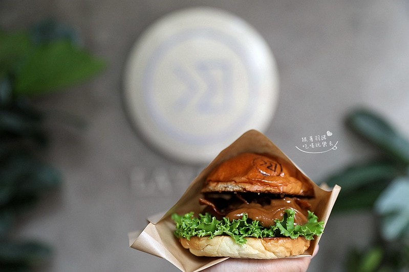 20251108-hur8w 20251108-hur8w