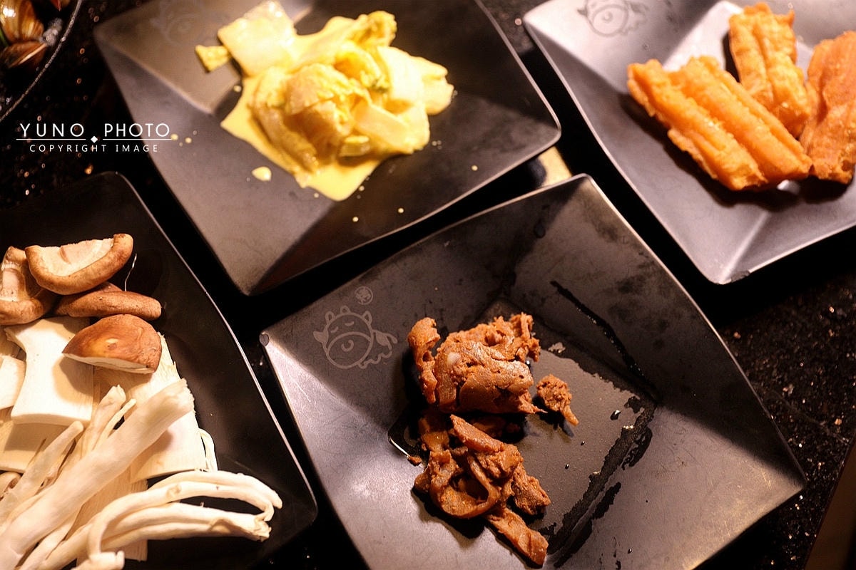 20251109-bhi0u 20251109-bhi0u