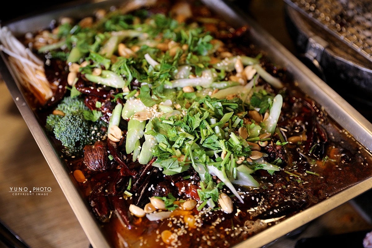 20251109-sb6xv 20251109-sb6xv