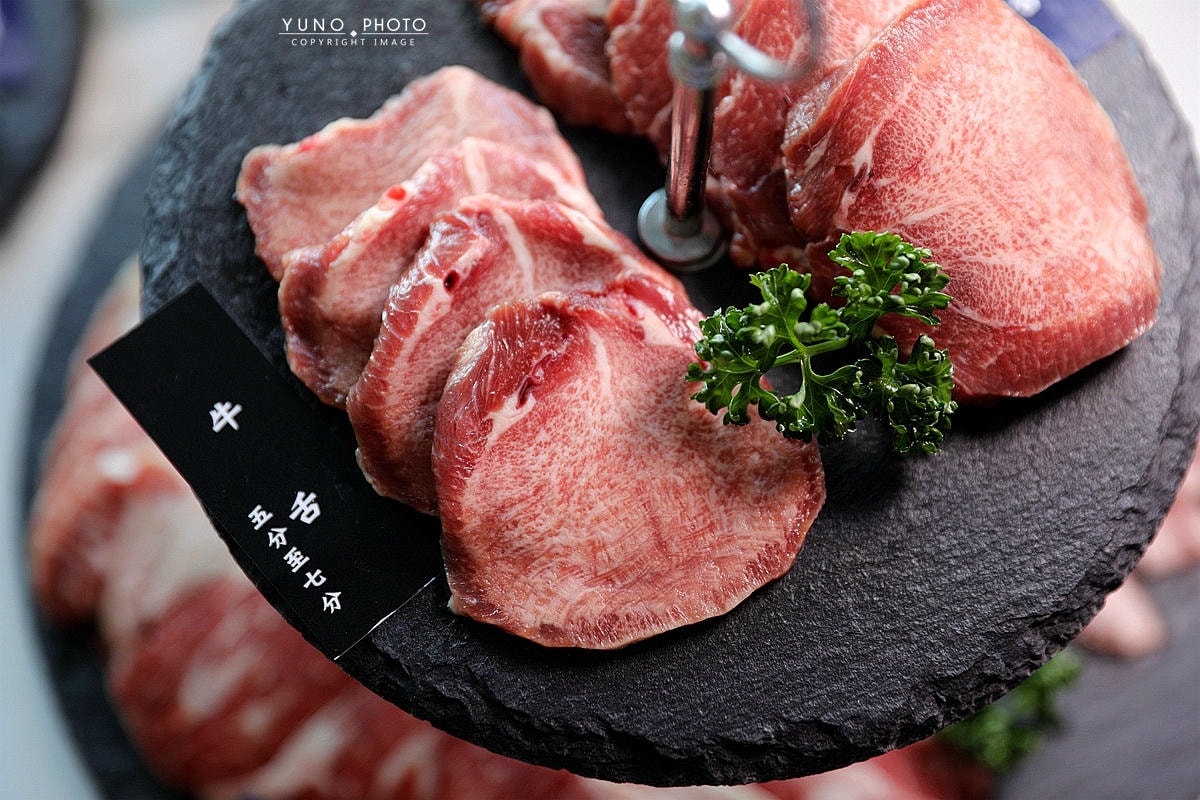 20251109-17nhw 20251109-17nhw