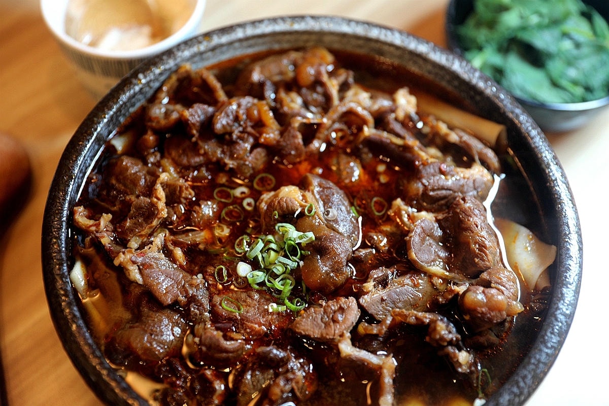 20251109-yn2kv 20251109-yn2kv