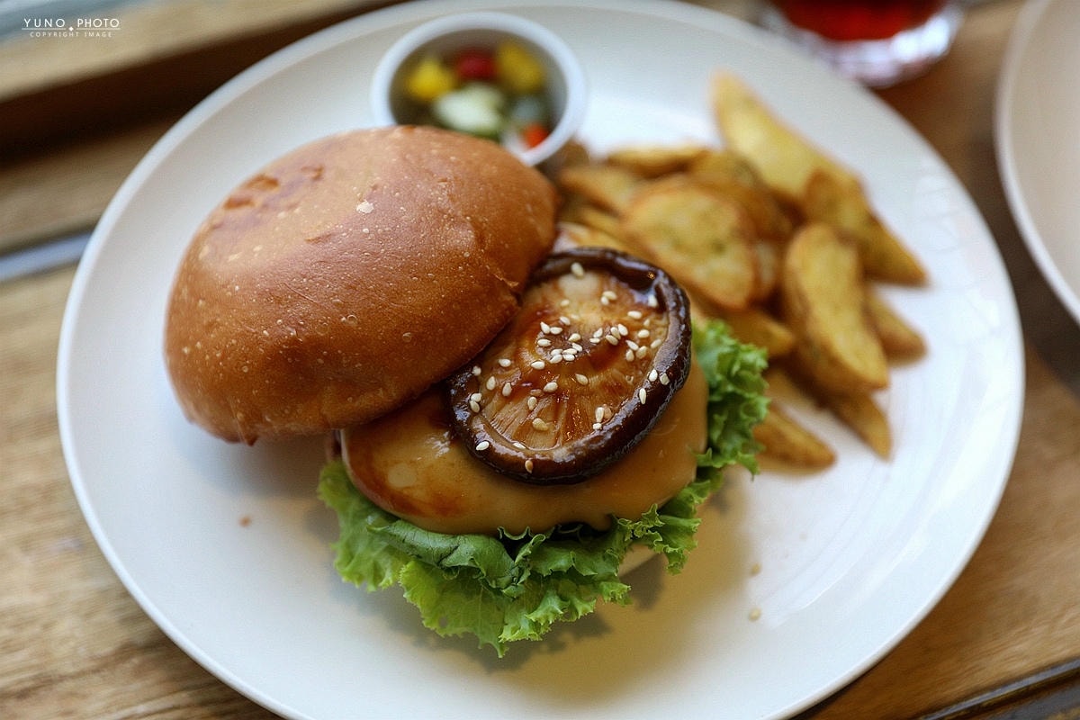 20251109-3yba6 20251109-3yba6