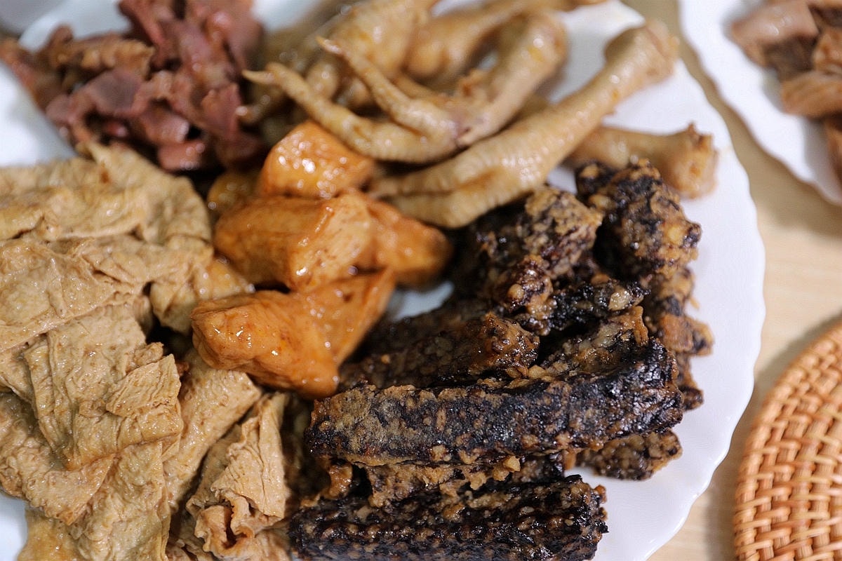 20251109-m3qq7 20251109-m3qq7