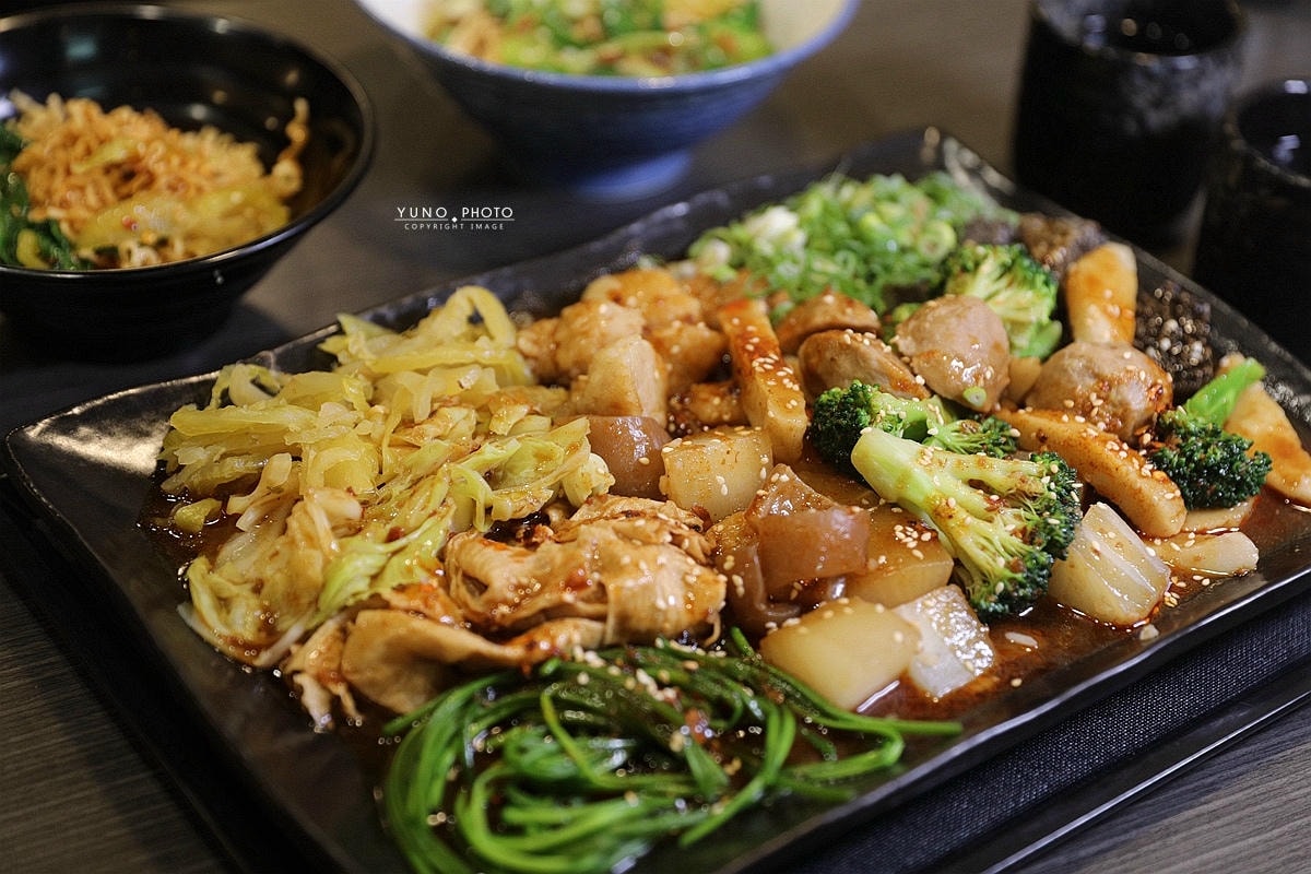 20251109-ubbwx 20251109-ubbwx