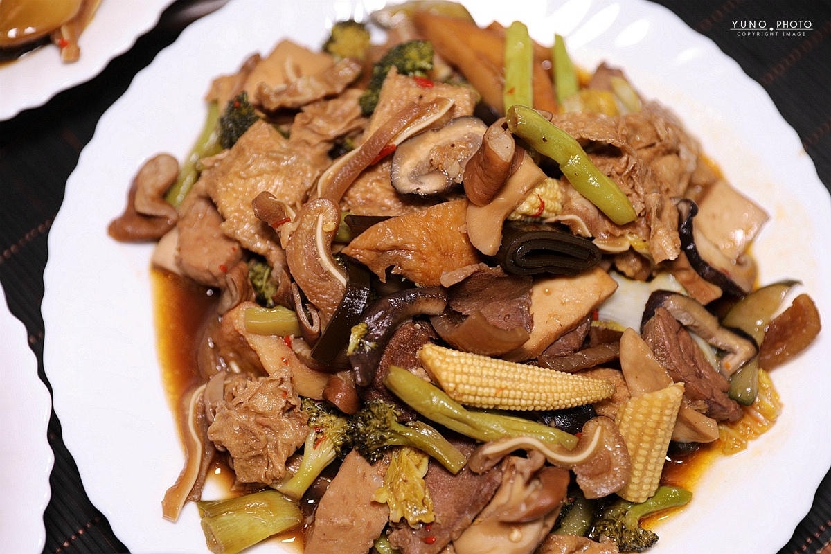 20251109-y1b8r 20251109-y1b8r