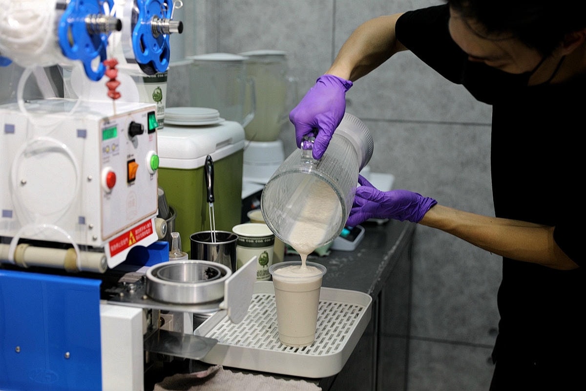 20251109-xe1b8 20251109-xe1b8