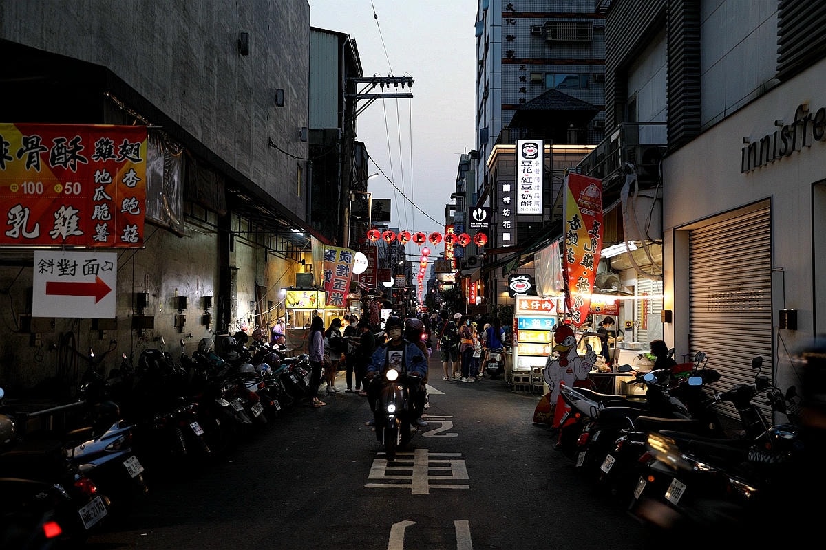 20251109-z30pe 20251109-z30pe