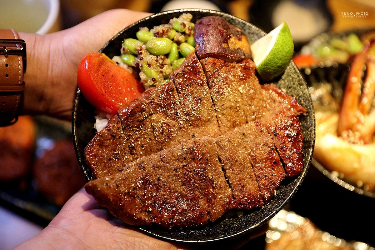 20251109-lj90q 20251109-lj90q