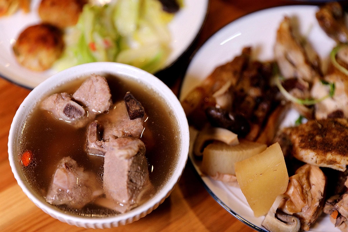 20251109-3xik8 20251109-3xik8