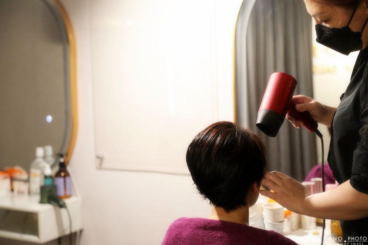 20251109-aiy9b 20251109-aiy9b