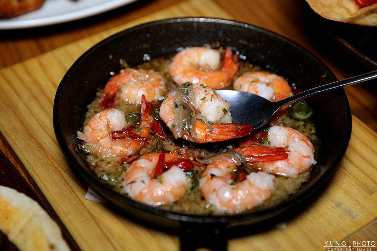 20251109-hknw7 20251109-hknw7