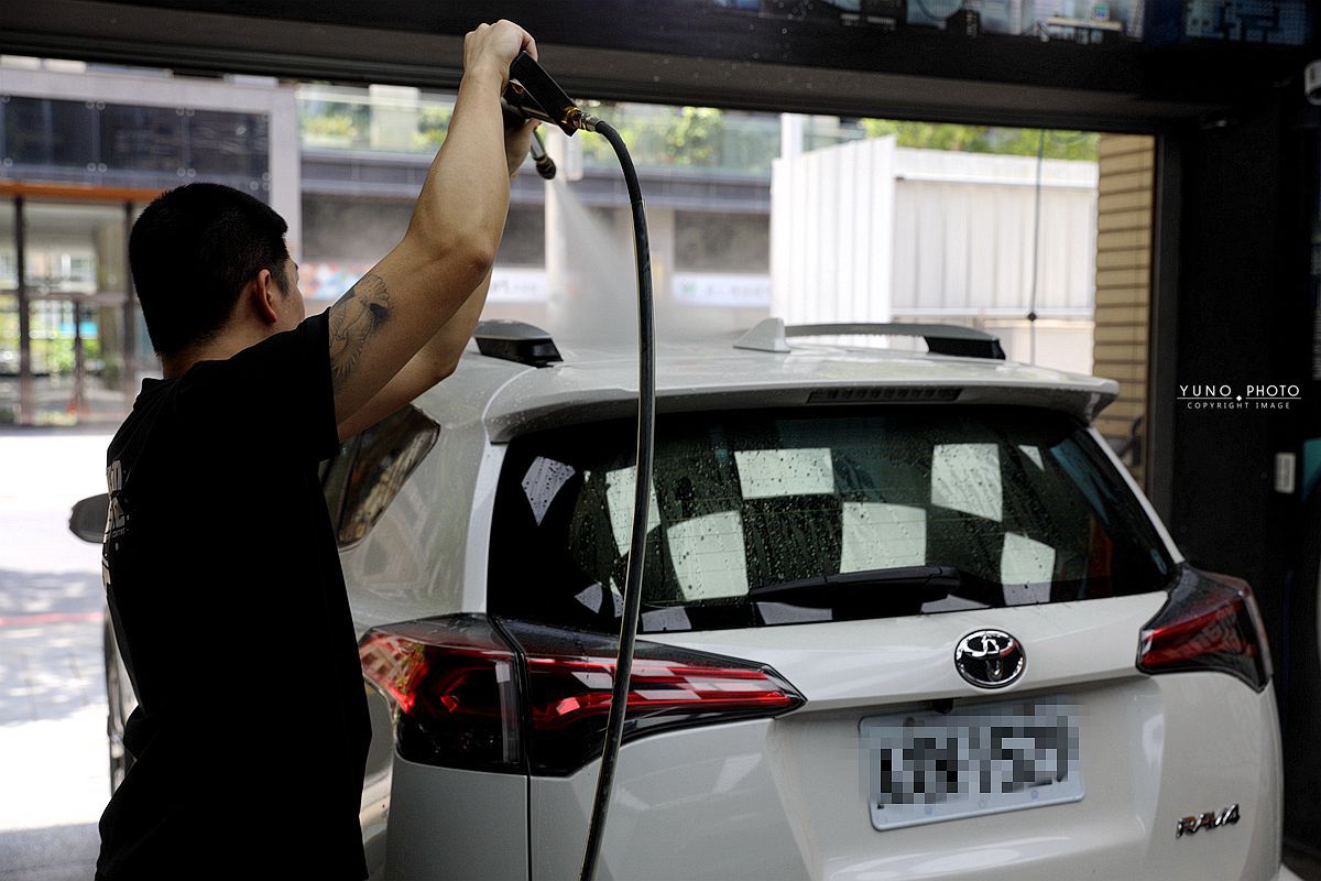 20251109-iq1qk 20251109-iq1qk