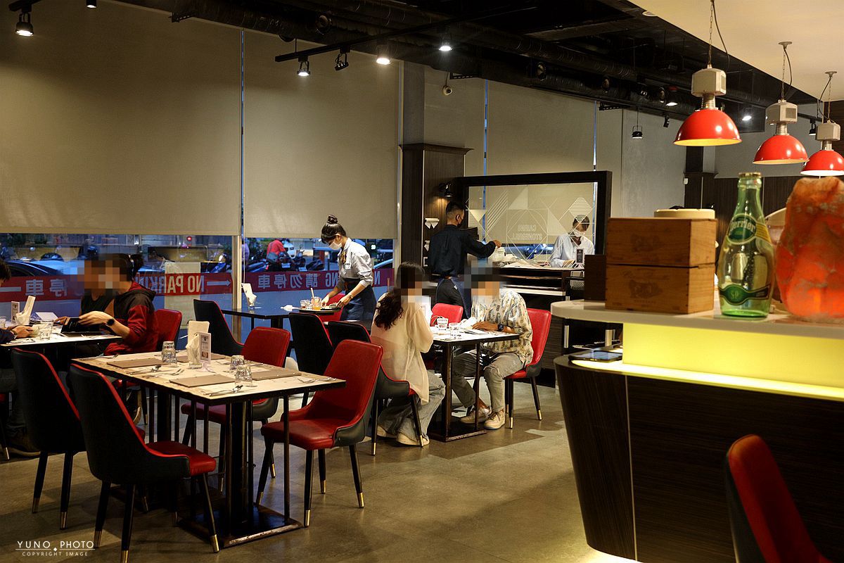 20251109-azq0h 20251109-azq0h