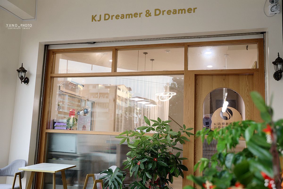 20251109-xi73g 20251109-xi73g