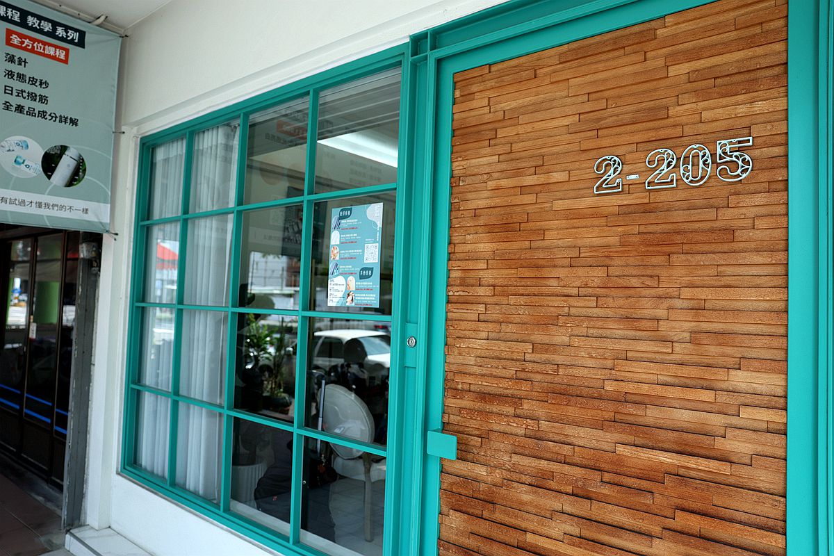 20251109-mkzb8 20251109-mkzb8