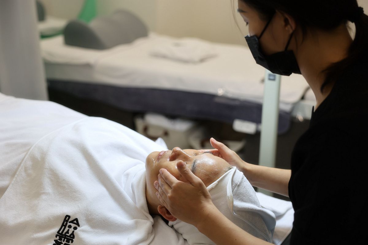 20251109-w79qd 20251109-w79qd