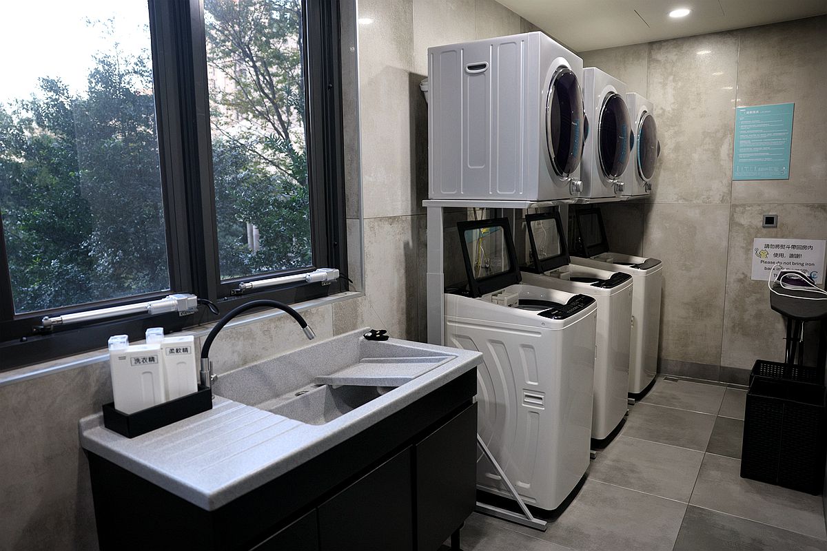 20251109-l2c9g 20251109-l2c9g