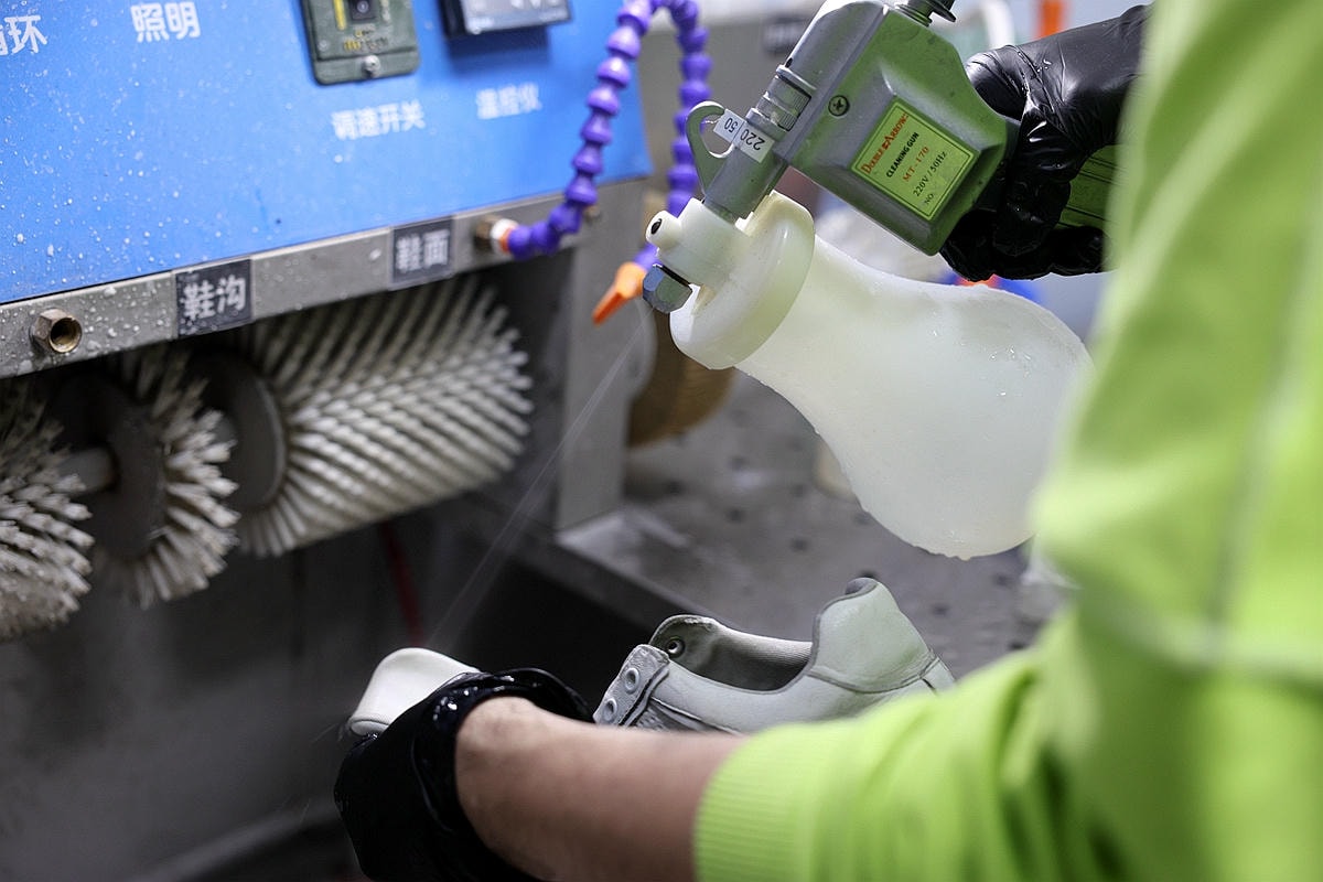 20251109-dj8l1 20251109-dj8l1