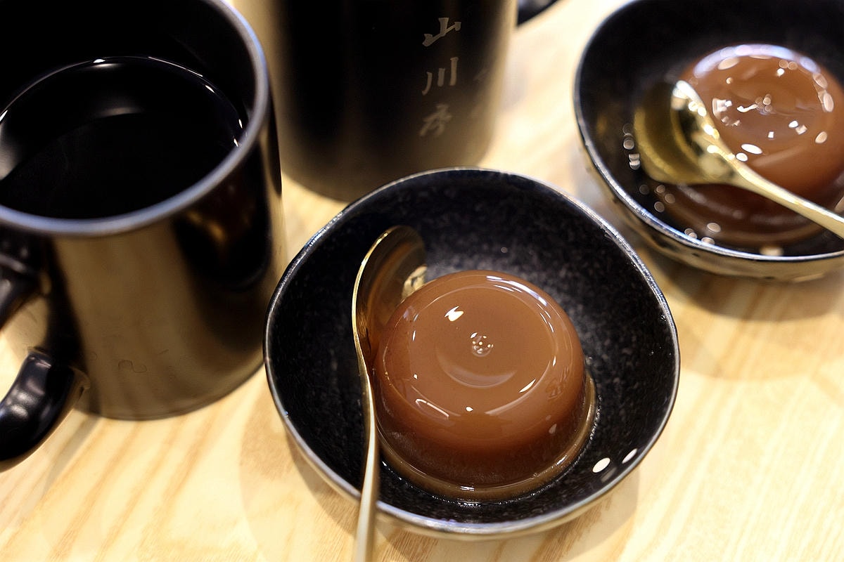 20251108-j0y2n 20251108-j0y2n