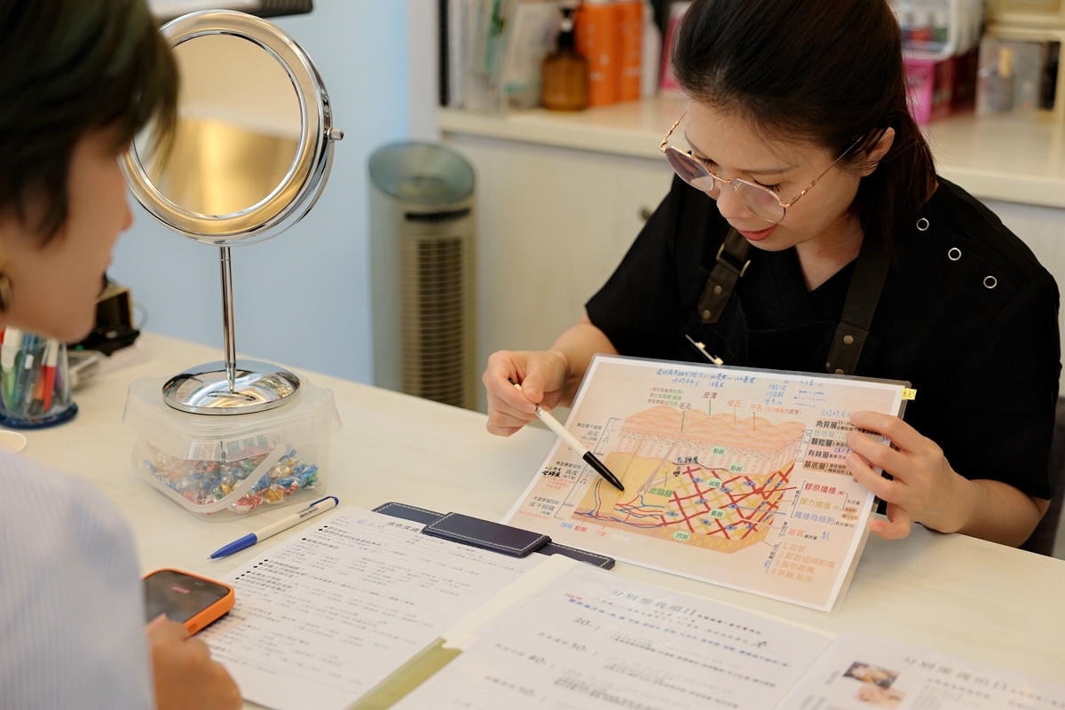 20251108-hr8oo 20251108-hr8oo