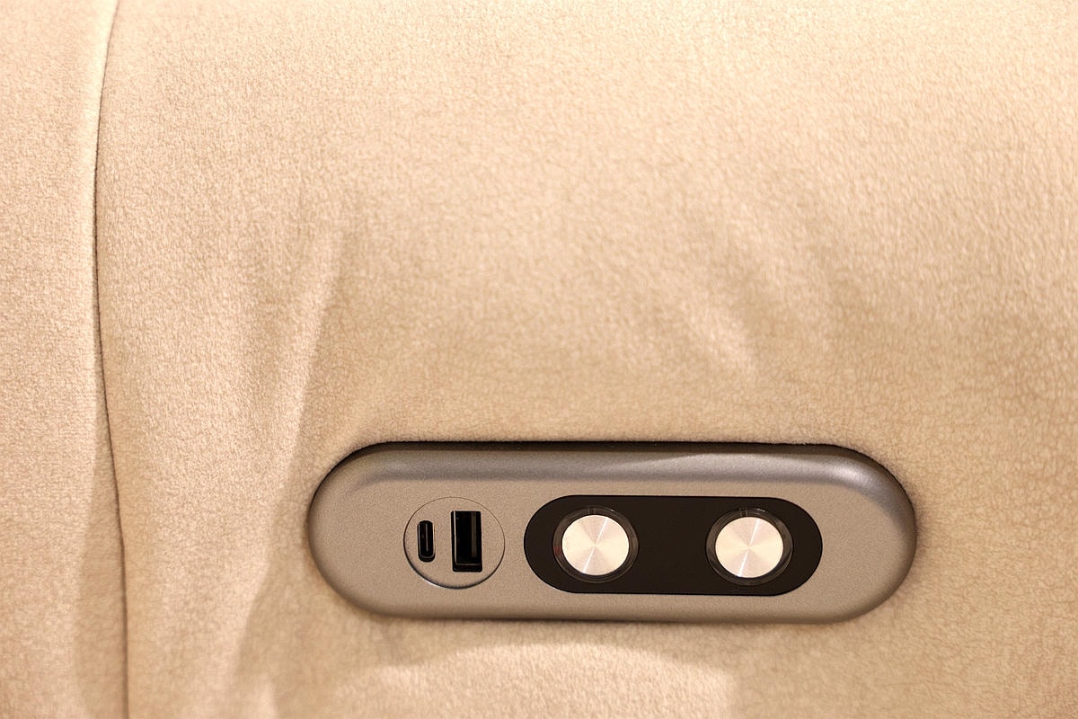 20251108-lovky 20251108-lovky