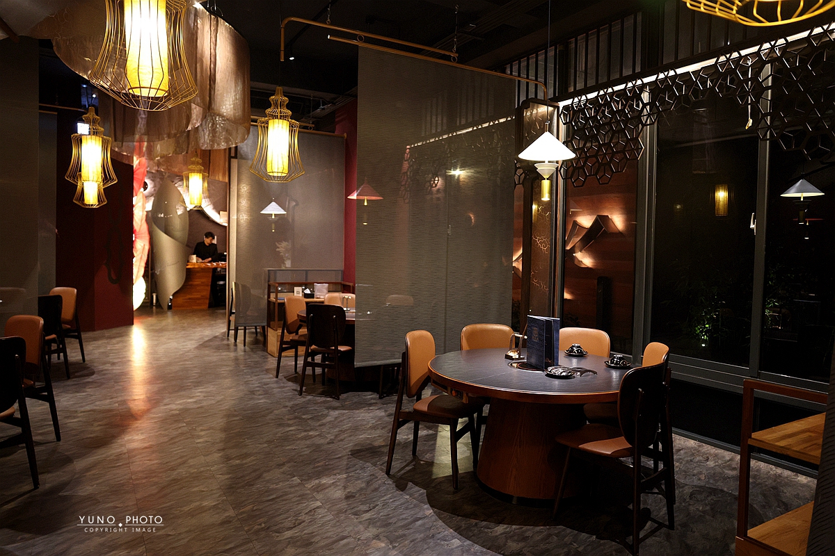 孫太太山海惠中行館|全台最貴!台中西屯吃到飽天花板 全台首創活體帝王蟹吃到飽 奢華龍蝦、A5和牛無限續點 - 第4張圖 孫太太山海惠中行館|全台最貴!台中西屯吃到飽天花板 全台首創活體帝王蟹吃到飽 奢華龍蝦、A5和牛無限續點