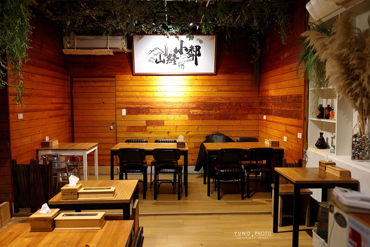 山終小鄰義大利麵專賣｜藏在逢甲巷弄的木質森林系餐廳 深夜職人義大利麵