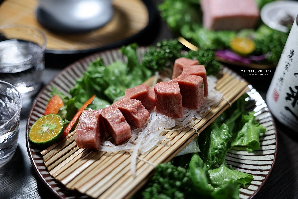 新竹燒肉推薦|極賀燒肉專賣Bar:專人代烤A5宮崎和牛、野生波紋龍蝦 從炭火香到海鮮甜都讓人停不下來 - 第1張圖 新竹燒肉推薦|極賀燒肉專賣Bar:專人代烤A5宮崎和牛、野生波紋龍蝦 從炭火香到海鮮甜都讓人停不下來