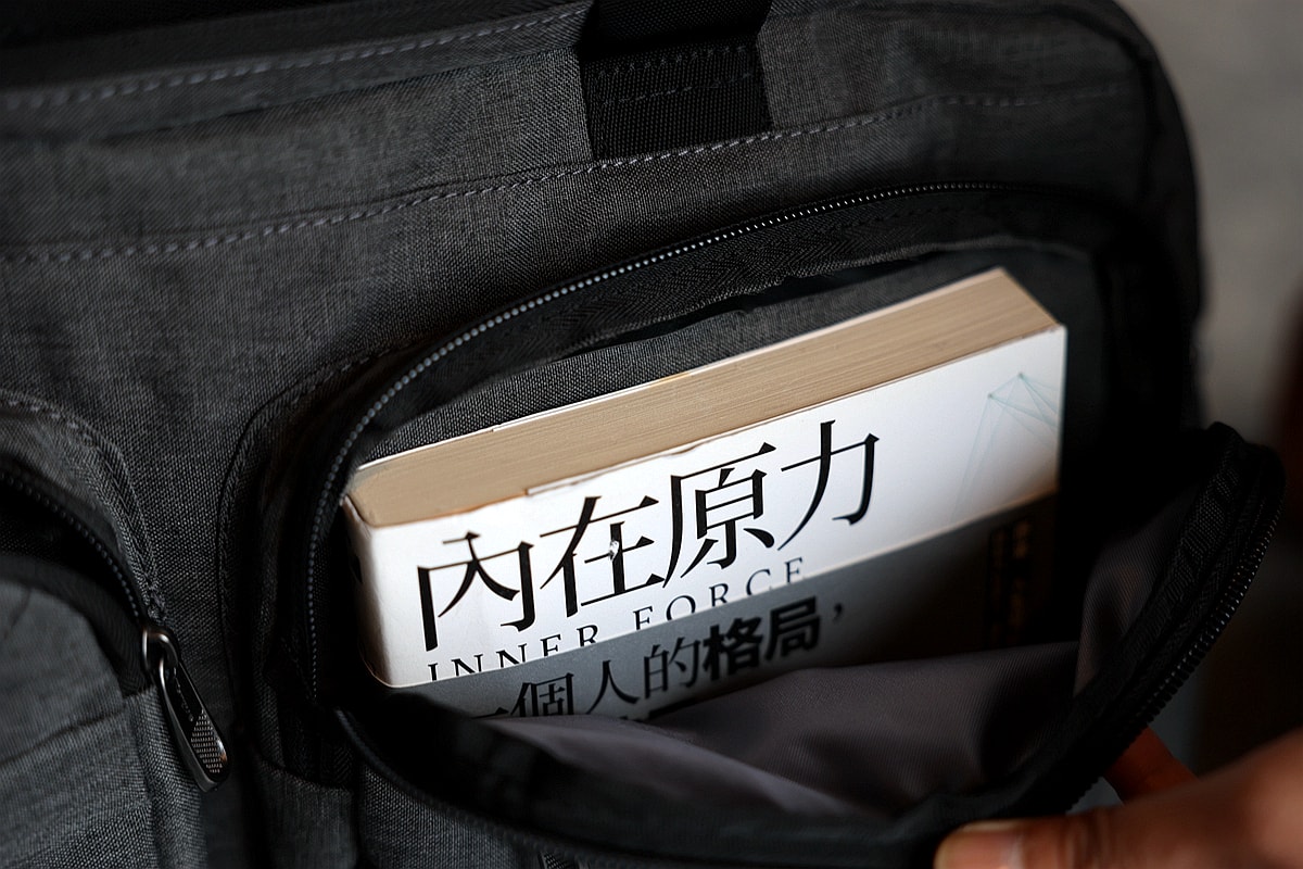 Targus 15 – 16 吋 Hybrid 系列兩用公事包/後背包|職場變型金剛!Targus 炭灰色兩用包:通勤、會議、出差 一包搞定所有場景 - 第24張圖 Targus 15 – 16 吋 Hybrid 系列兩用公事包/後背包|職場變型金剛!Targus 炭灰色兩用包:通勤、會議、出差 一包搞定所有場景