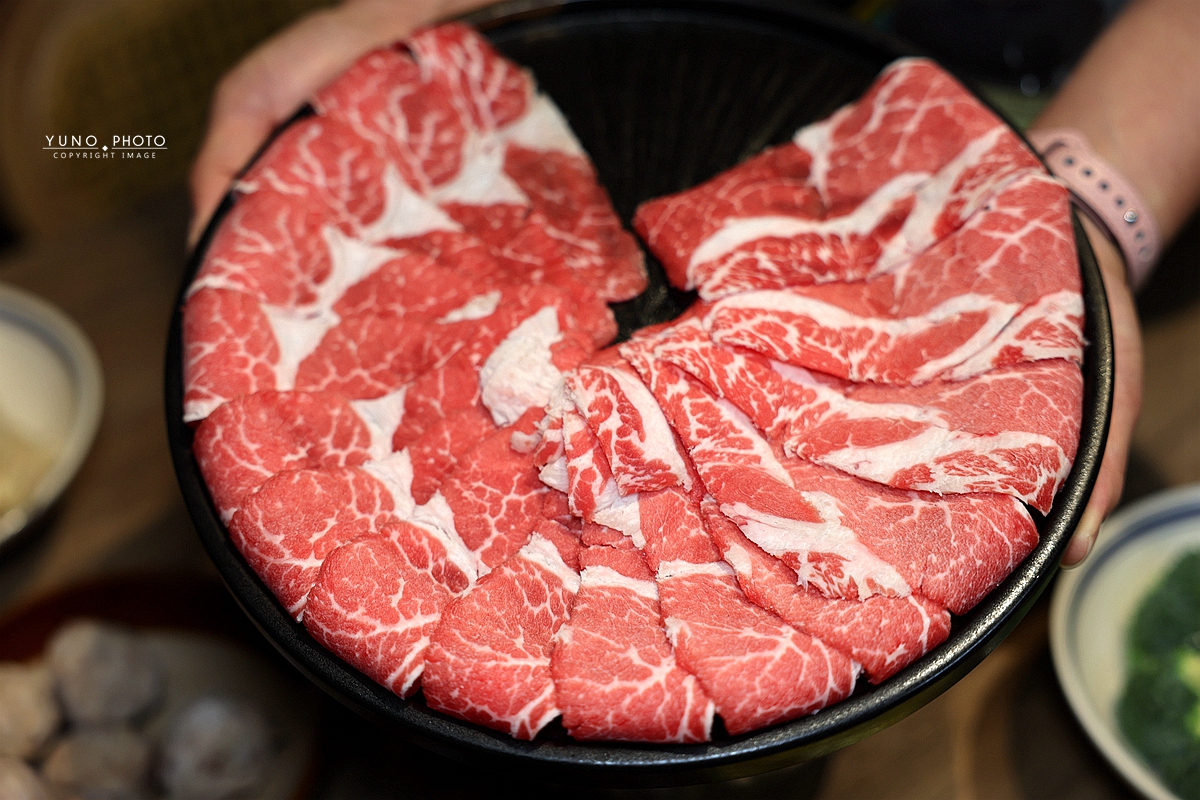 信義區私藏巷弄美食!法式大廚開的「員外佬麻辣火鍋」純天然蔬果慢熬湯底 顛覆麻辣鍋的想像 - 第20張圖 信義區私藏巷弄美食!法式大廚開的「員外佬麻辣火鍋」純天然蔬果慢熬湯底 顛覆麻辣鍋的想像