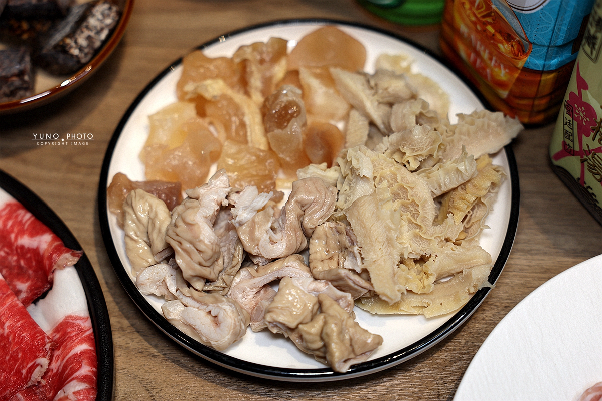 信義區私藏巷弄美食!法式大廚開的「員外佬麻辣火鍋」純天然蔬果慢熬湯底 顛覆麻辣鍋的想像 - 第25張圖 信義區私藏巷弄美食!法式大廚開的「員外佬麻辣火鍋」純天然蔬果慢熬湯底 顛覆麻辣鍋的想像