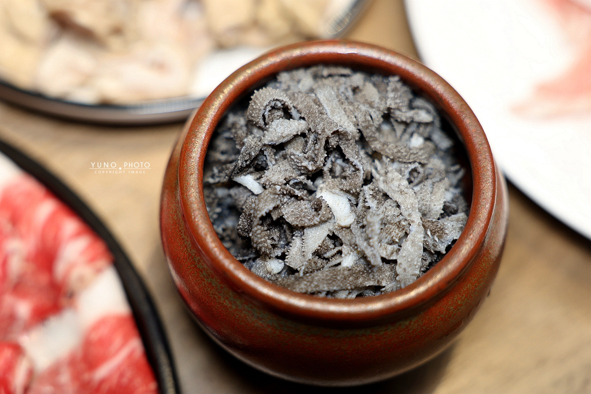 信義區私藏巷弄美食!法式大廚開的「員外佬麻辣火鍋」純天然蔬果慢熬湯底 顛覆麻辣鍋的想像 - 第28張圖 信義區私藏巷弄美食!法式大廚開的「員外佬麻辣火鍋」純天然蔬果慢熬湯底 顛覆麻辣鍋的想像