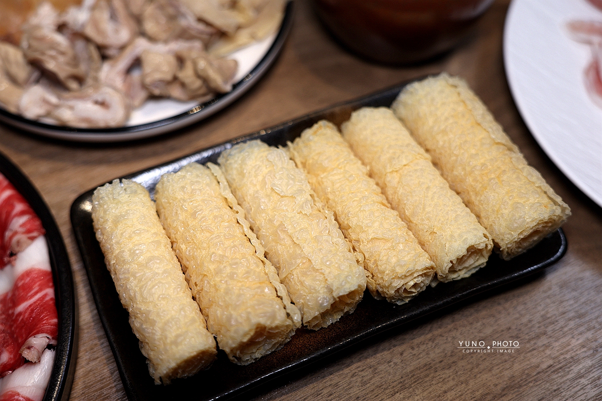 信義區私藏巷弄美食!法式大廚開的「員外佬麻辣火鍋」純天然蔬果慢熬湯底 顛覆麻辣鍋的想像 - 第31張圖 信義區私藏巷弄美食!法式大廚開的「員外佬麻辣火鍋」純天然蔬果慢熬湯底 顛覆麻辣鍋的想像