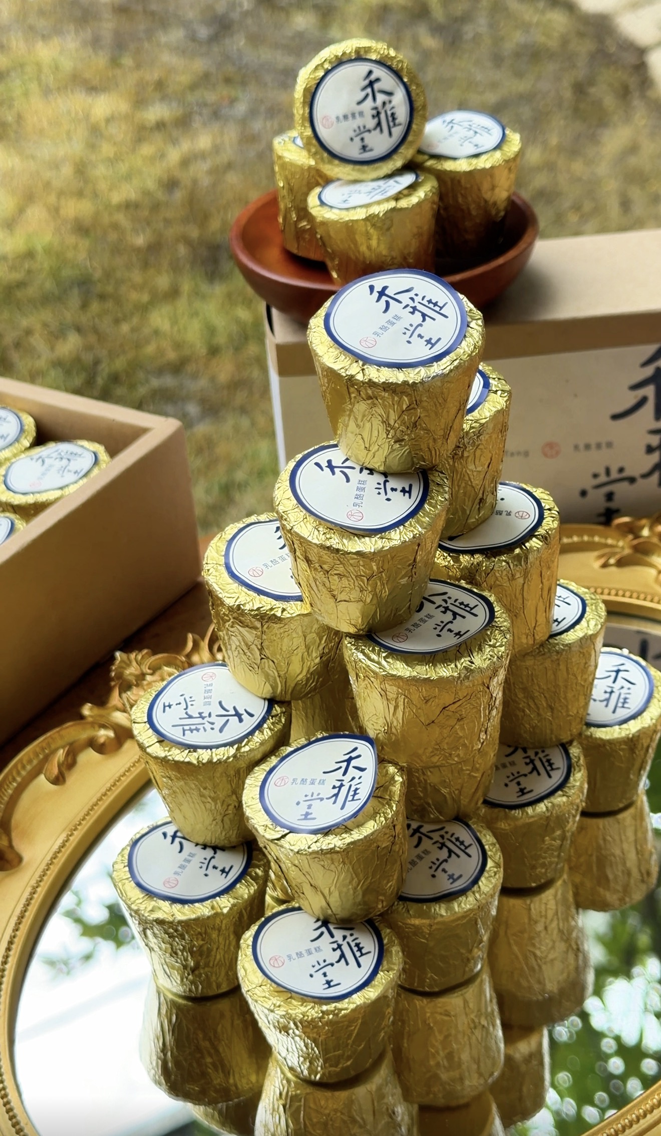 台中大坑最強隱藏伴手禮「禾雅堂經典乳酪蛋糕」像金莎一樣單顆拆、不沾手 冰淇淋般的濃郁口感 入口即化太幸福！中秋禮盒，可宅配